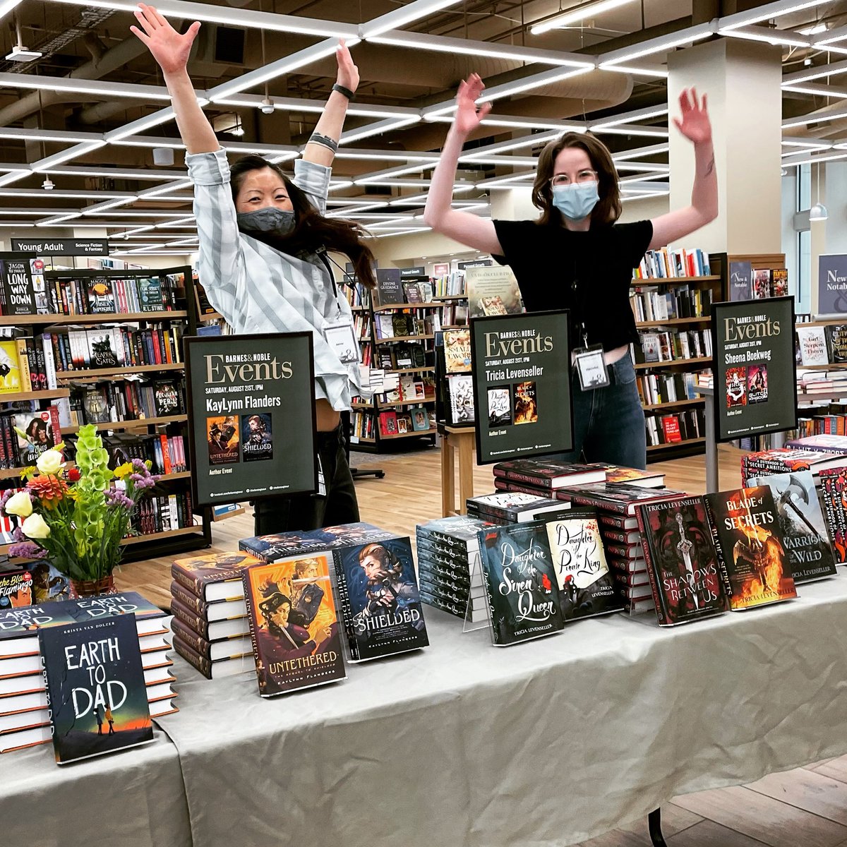 We’re #jumpingwithjoy #firedup #soexcited #allofthefeels to meet these incredible authors today! 📚♥️
#bn #bnbuzz #books #bookish #youngadultbooks #youngadult #youngadultbook #youngadultfiction #youngreader #authorevent #authorevents #utahfamilyfunstuff #utahauthor #readlocal