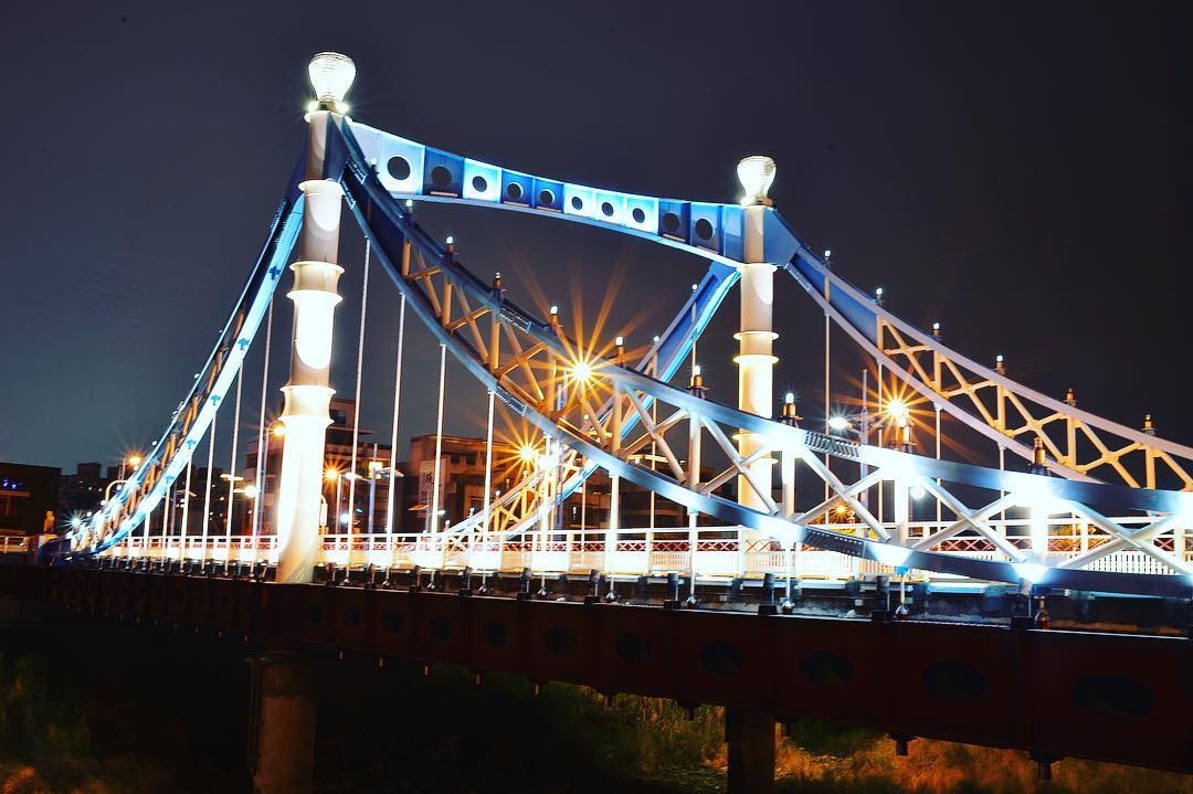 AndTaichung's tweet photo. The famous #Dakeng Scenic Area is not the only place to visit in Dakeng, there’s also four bridges with attractive designs. #TheBlueSky&WhiteCloudBridge looks as cute and playful as the entrance to an amusement park. There is a different ambience during day and night. https://t.co/zpecxNk9ai