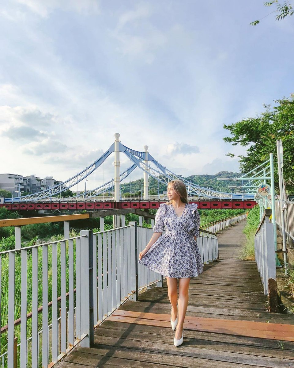 AndTaichung's tweet photo. The famous #Dakeng Scenic Area is not the only place to visit in Dakeng, there’s also four bridges with attractive designs. #TheBlueSky&WhiteCloudBridge looks as cute and playful as the entrance to an amusement park. There is a different ambience during day and night. https://t.co/zpecxNk9ai