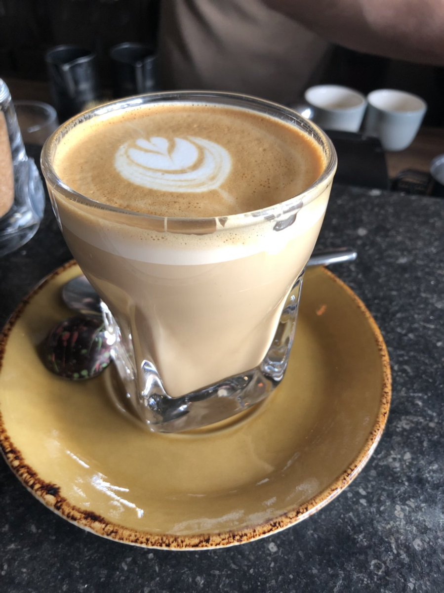 кофе уайт. флэт уайт 300мл. флэт уайт кофе фото. флэт уайт кофе. кофе флай уайт что это.