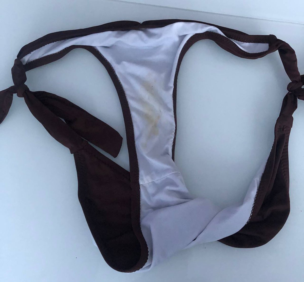 AnneMyrthe8's tweet photo. Ik verkoop ook gedragen ondergoed! 1 dag of 5 dagen gedragen, alles is mogelijk 😊 
#underwear #slut #sletje #slet #geil #horny #voeten https://t.co/Gh75H9VYVV