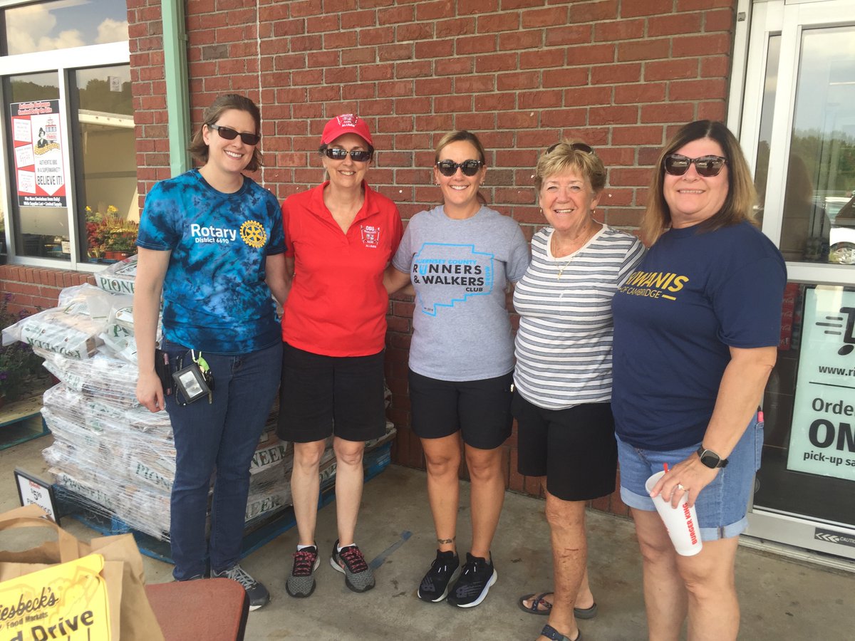 Byesvile_Club's tweet photo. Lisa Groh, Byesville Rotary Pres, Janine Bock &amp; Jen Vincent (Cambridge Rotary), Peggy Creek (Guernsey Co. Lions), Cheryl Rayburn (Cambridge Kiwanis)--working at the Joint Service Club Food Drive today at Riesbeck's in Cambridge. Donations go to 4 local food pantries. #dr6690 https://t.co/nyeev2Dfng