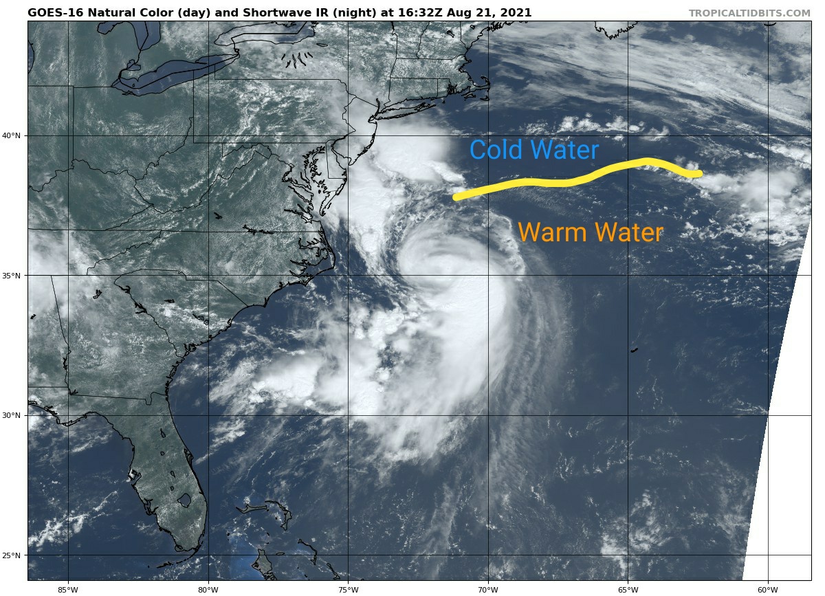 TropicalTidbits's tweet photo. Satellite shows you the line separating warm water from cold water, where low level clouds evaporate on their way north across the gulf stream. #Henri will likely continue gradually intensifying until it crosses this line sometime this evening. https://t.co/27wTURpkXu