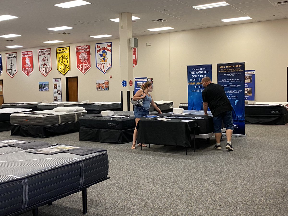 MOM_Marching's tweet photo. Need a car wash? Looking for a new mattress? How about a snack?

Stop by the Fox C6 Service Center for @Fox_Bands fundraising event! We have several people who can help you!

@DrSherp @FoxHSActivities @FoxC6Secondary @foxc6super #fundraising https://t.co/Om6xDwOC2k