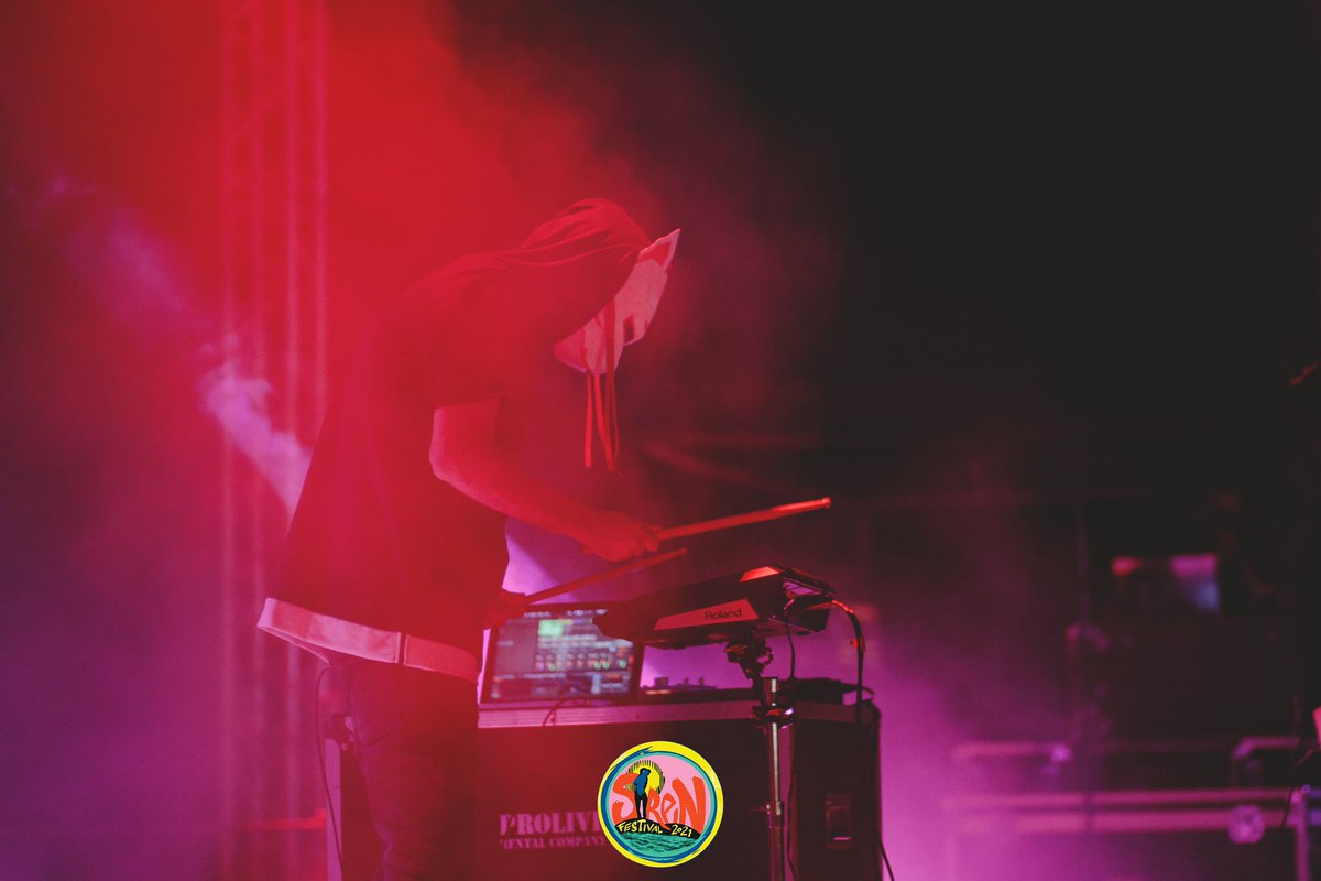 DAY 1 🧜‍♀️ ⁣
⁣
La giovanissima @piovepunto ha aperto questa edizione del Siren Festival ieri sera 🔥⁣