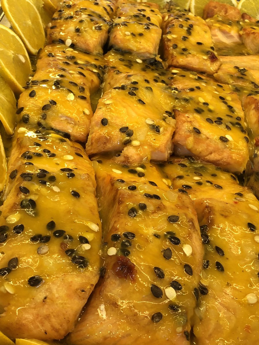 PVitoriaRegia's tweet photo. Que tal um delicioso salmão ao molho de maracujá 😋😋 https://t.co/pbosrQvC2I