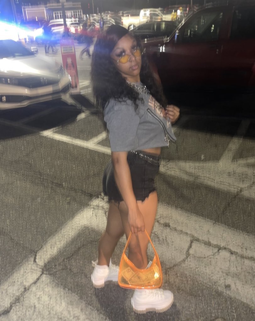 Keybaeee's tweet photo. Gotta be bad to throw a fit like this 🥵🧡 #ProjectChi 🔌 https://t.co/AoDSIO8TUT