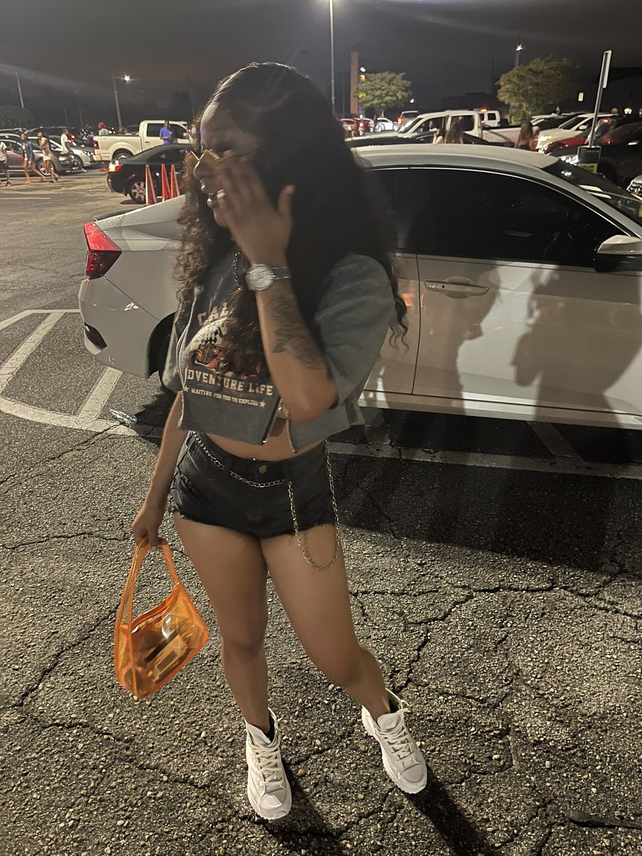 Keybaeee's tweet photo. Gotta be bad to throw a fit like this 🥵🧡 #ProjectChi 🔌 https://t.co/AoDSIO8TUT