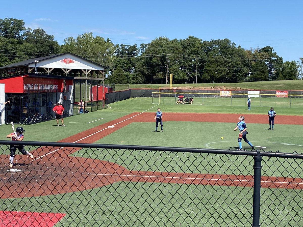 foxc6super's tweet photo. Saturday Jamboree! Fox hosting St.Charles in Softball! https://t.co/Z4Q4l3rD3Q