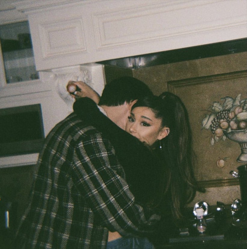 planether1's tweet image. New profile pic… also new favourite pic  💗😭