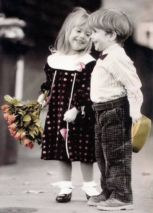 ❁ ،

فيٌ ضِحكِتهٌ لحنٌ الغرآمْ الطروبيٌ ♪ 
فيٌ مسَمعِي لحنهٌ علىَ البُعَد مَآ غآبَ ♡🕊️