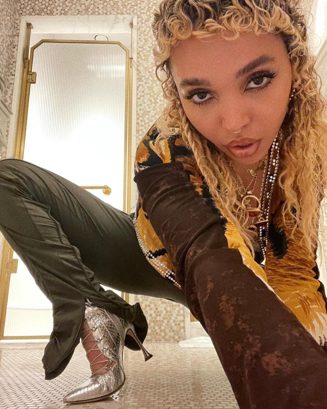 E9VJFENUYAAul4R?format=jpg&name=large