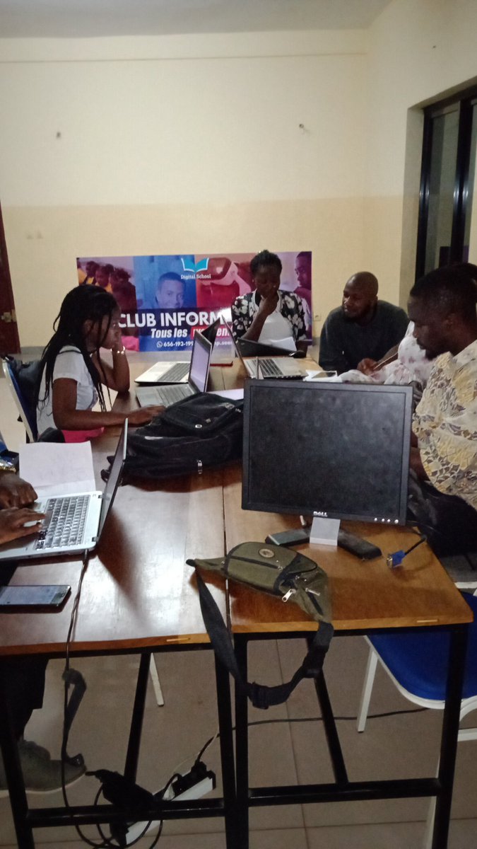 leandramakamte's tweet image. Contrôle de l&apos;avancement des projets et briefing sur les concepts clés de #django
#seedcommunity
#xcodepath2k21 
#pythonpath