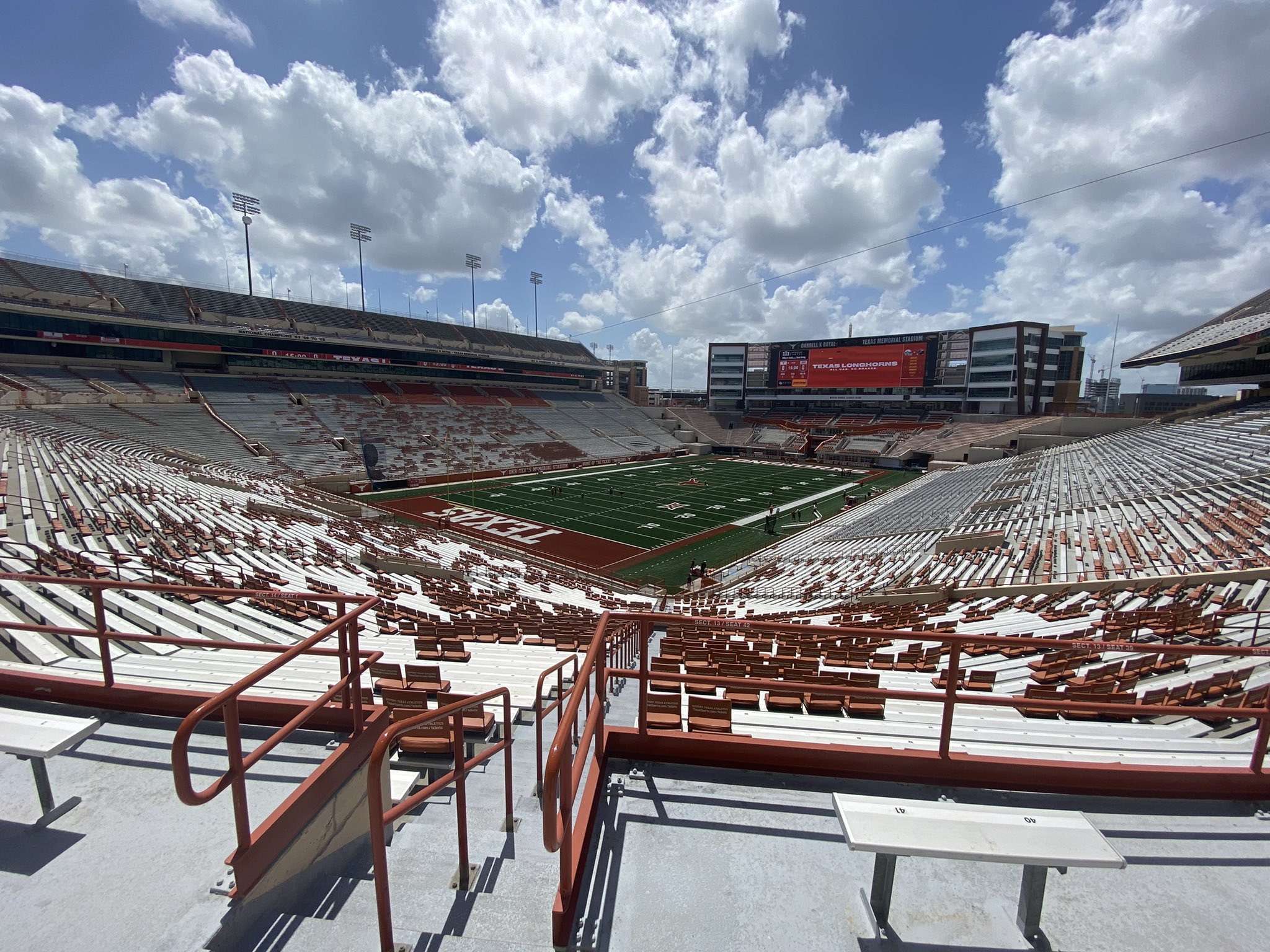 E9VKaFpXEAsLIz0?format=jpg&name=large