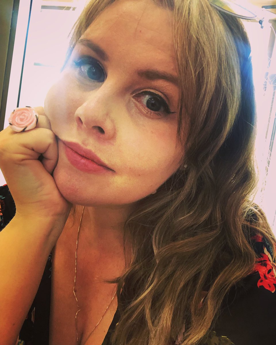 SunnessaLeigh's tweet photo. Hotter than heck outside but still better than winter! Hope everyone is having a fantastic Saturday! Stay hydrated #dogdaysofsummer  #sunnessa #summer2021 https://t.co/OJtwGYlLgX
