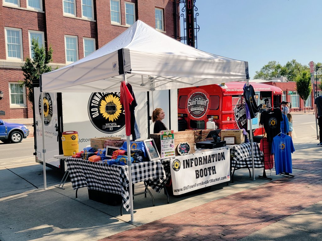 AngieKansas's tweet photo. #NationalHoneyBeeDay at Old Town Farm & Art market
#otfmwichita #wichitaks #ictfarmandart https://t.co/Ow5BcIxCfp
