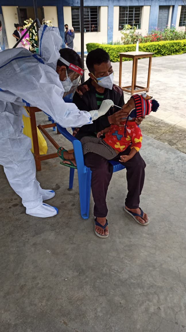 People queuing up to get themselves and their little ones tested after positive cases were detected at Laimer. Random testing drive is on at St Xavier’s Laimer @NHMMeghalaya <a href="/CMO_Meghalaya/">CMO Meghalaya</a> <a href="/MeghalayaT/">Meghalaya Covid-19 Response Team</a>