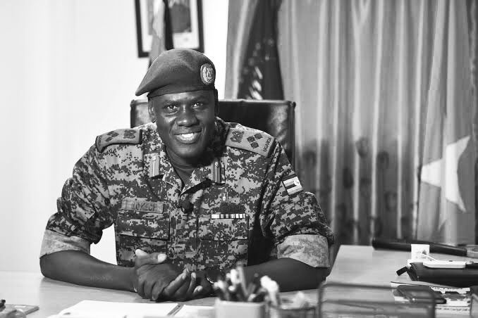 KingOyoOfficial's tweet photo. I extend sincere condolences to family, friends and colleagues of Lt. Gen. Pecos Kutesa and Deputy IGP Maj. Gen. Paul Lokech. The country has lost gallant sons and patriots. Your great service to Uganda will be remembered forever #RIPGenKutesa #RIPGenLokech https://t.co/VFZkGgquh2