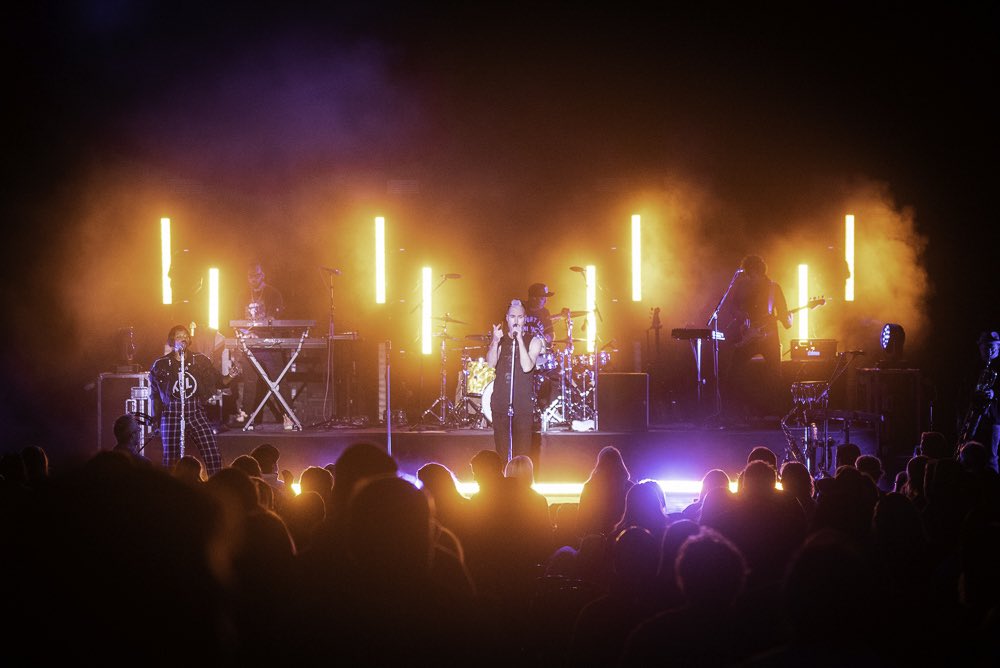Warm1069's tweet photo. 🍷 and 🎶 with @FitzAndTantrums at @SteMichelle last night to open their 2021 Concert Series! (📸 @Endimages) https://t.co/JH7MDMV8l0