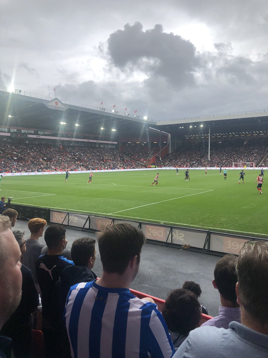 markhums1's tweet image. Carnage today...Can’t beat a last minute away goal...#scenes #htafc #sufc