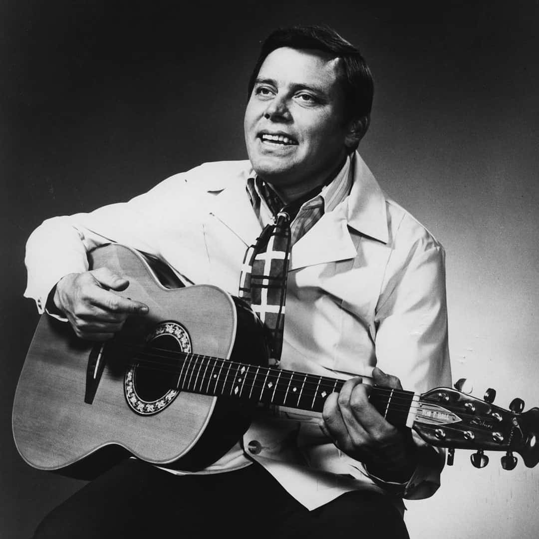 Country legend, singer &amp; songwriter Tom T. Hall, known for penning the timeless hits “Harper Valley P.T.A” and “I Love”, died Aug. 20, 2021, at age 85. His contribution to country music will never be forgotten. 

More details here: bit.ly/2UHqahy