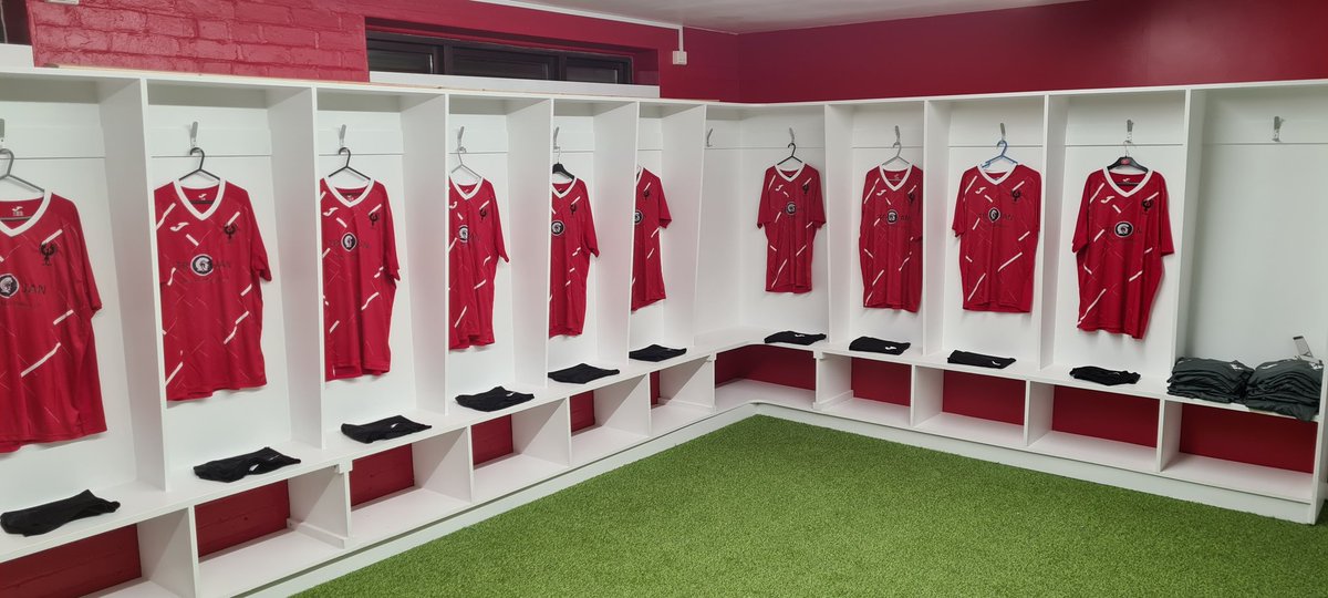 JDEvans8304's tweet photo. On a more positive note... massive thanks to @curtis_matt8 and his handy work for being part of creating our new dressing room!! Looking class!! https://t.co/YnjrOj96G3