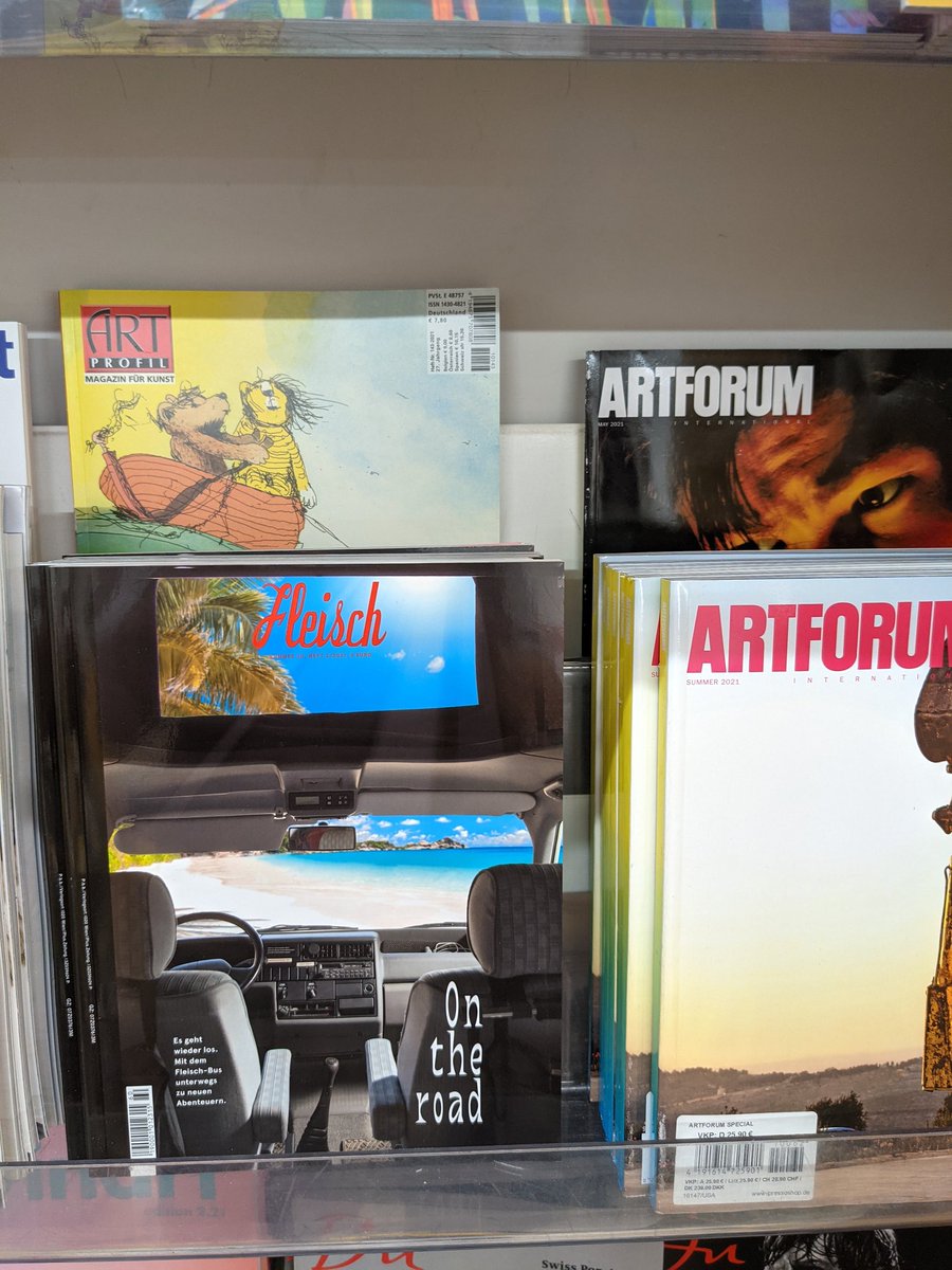 joe_ringmaster's tweet image. Ein @FleischMagazin in guter Gesellschaft. Rundum Kunst beim Morawa.