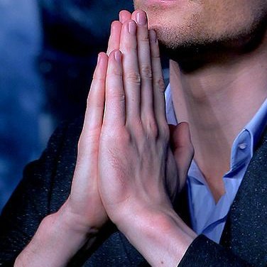 Tom Hiddleston's Hands tweet media