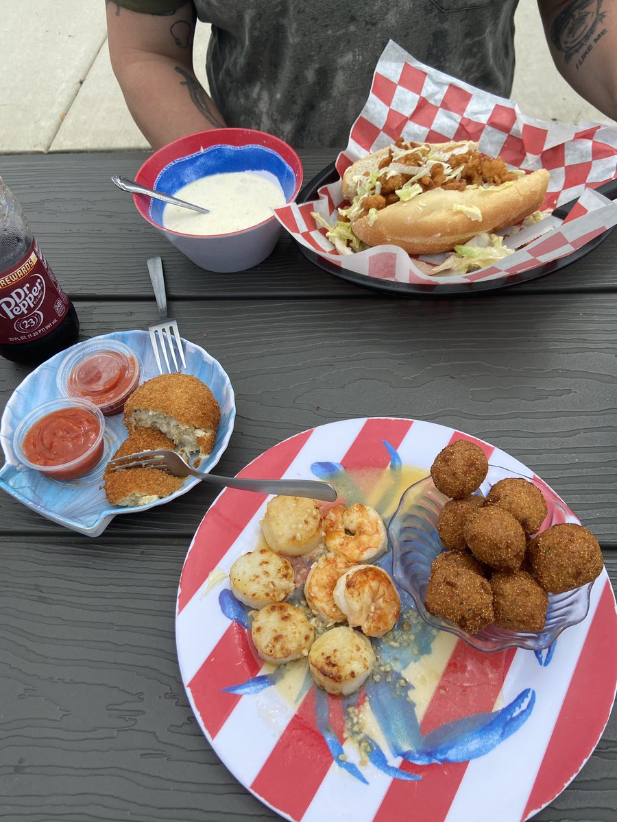 raina douris tweet media