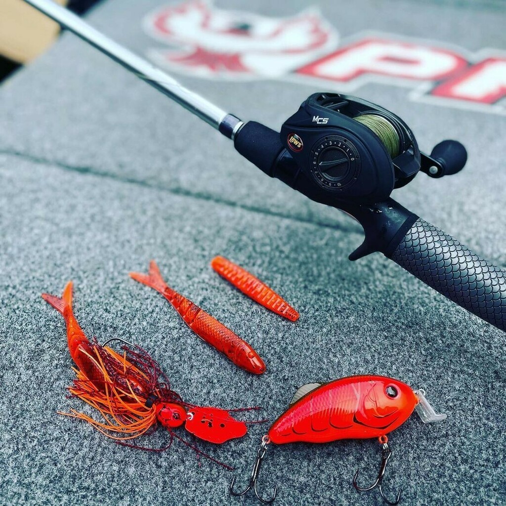 Strike King Lure Co. on X: @greghackneyfishing is feeling the flames 🔥🔥  Our all new Fire Craw color extension will be available this fall in Blade  Minnow, Hybrid Hunter, KVD Squarebill 1.5