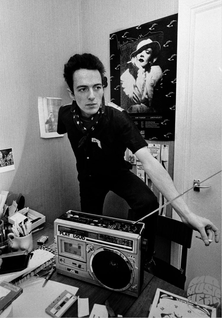 Long live Saint Joe Strummer. 

Happy birthday. I don t have any other message than don t forget you are alive. 