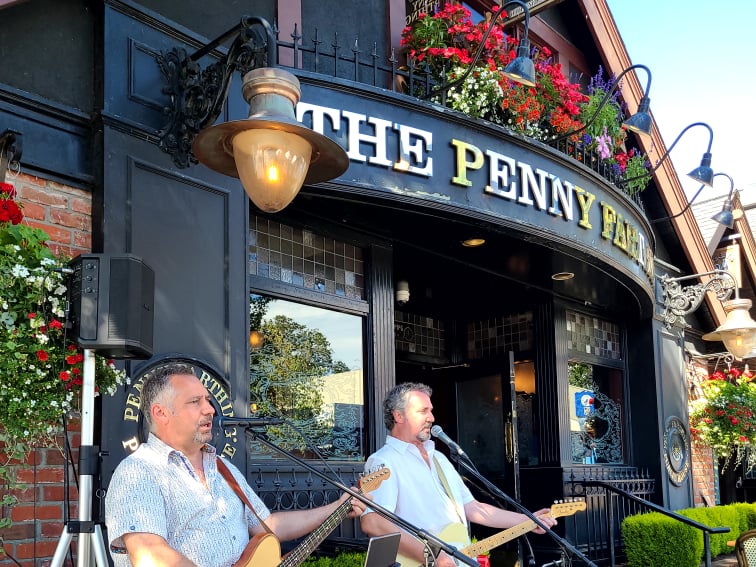Live music is back at The Penny with Vinyl Wave this Sunday! Relax and unwind on our sunny patio. 
#music #livemusic #sundayfunday #relax #unwind #enjoy #yyjmusic #victoriamusicscene #pennyfarthingpub
