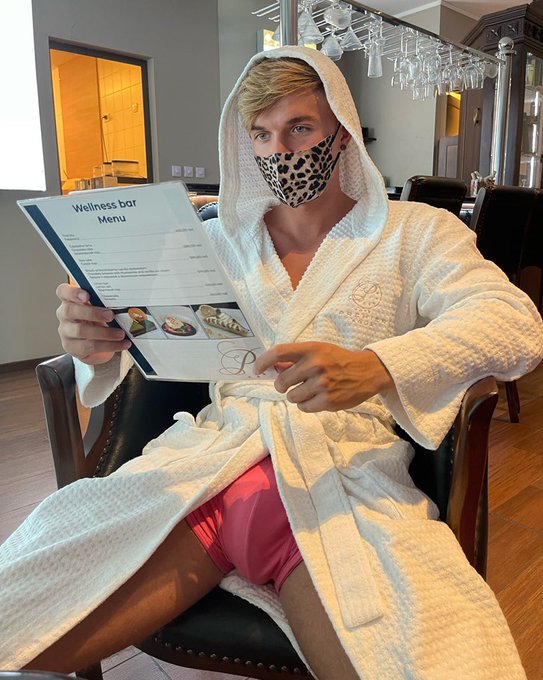 Would you take my order? 😜 https://t.co/shFXamwodu