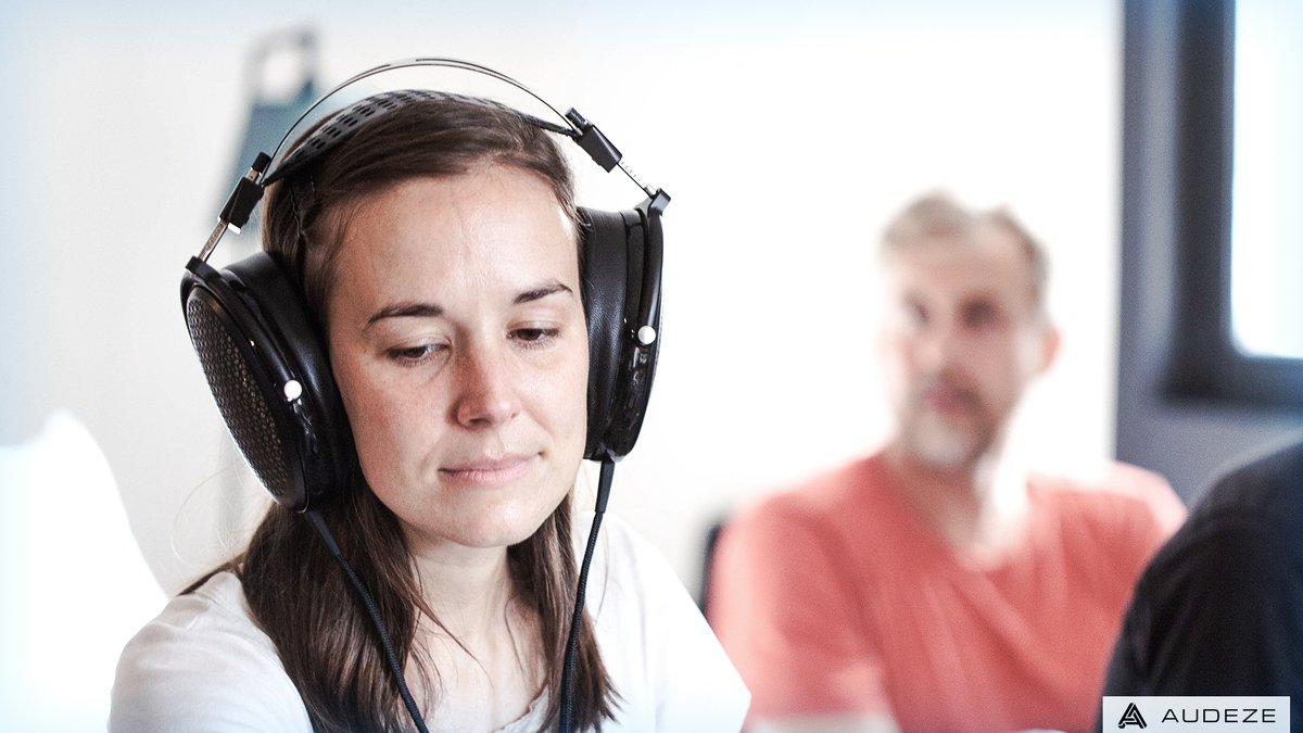Audeze's tweet image. CRBN Artist listening party in NYC June 2021
Part 3 of 3, with @BillFrisell @mglaspy @lightcapbass @JulianLage 
Thanks to @LinearTubeAudio and @ChordAudio for amps and DACs. Photos by @ooramusic.

audeze.com/products/crbn
#CRBN #electrostatic