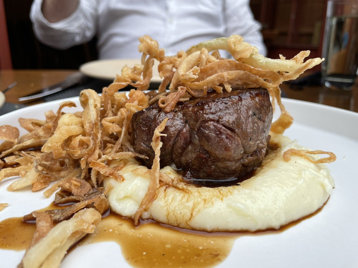 Para los que traen antojo de comer muy sabroso y acompañar sus platillos con excelentes vinos, sin que les sangre la cartera @BonitoPopFood es la mejor opción. Ahora en su nueva locación en la calle de Durango 359. Medidas de seguridad extremas y una linda terraza los esperan.
