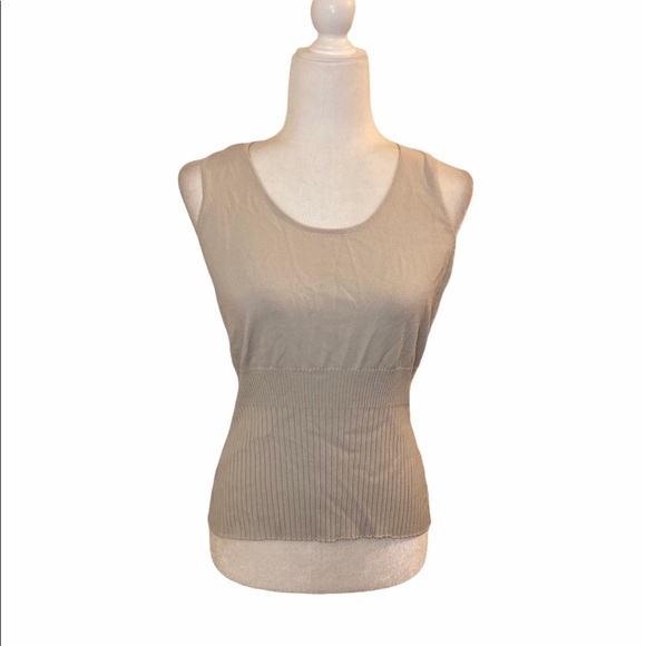 karr_victoria's tweet photo. So good I had to share! Check out all the items I'm loving on @Poshmarkapp from @babyblues172001 @Phyllis55239579 #poshmark #fashion #style #shopmycloset #athleta #george #underarmour: https://t.co/DT2U9BClK8 https://t.co/r8DTNNuCwe