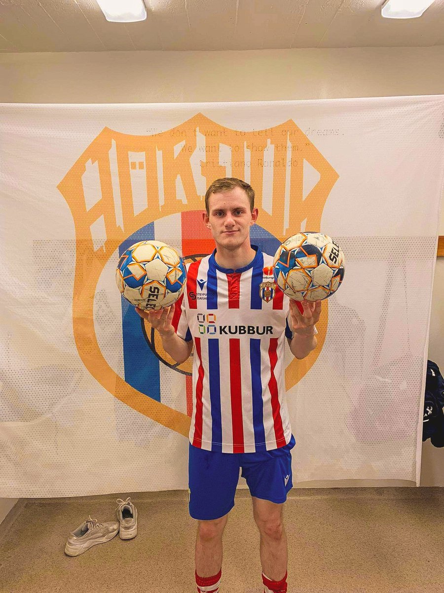 And thats all she wrote!
Endum tímabilið á flottum 11-1 sigri gegn KM. Markakóngurinn Siggi setti 7 já heil 7 mörk í dag og endar hann sem markahæsti leikmaður C riðils. Þökkum ykkur kærlega fyrir stuðninginn í sumar og komum til baka enþá sterkari næsta sumar!
Ein heild eitt lið