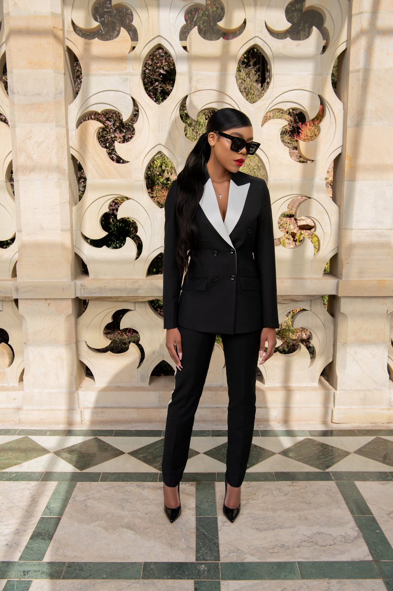 elaineofficial_'s tweet image. 👩🏽‍🎓🖤💫