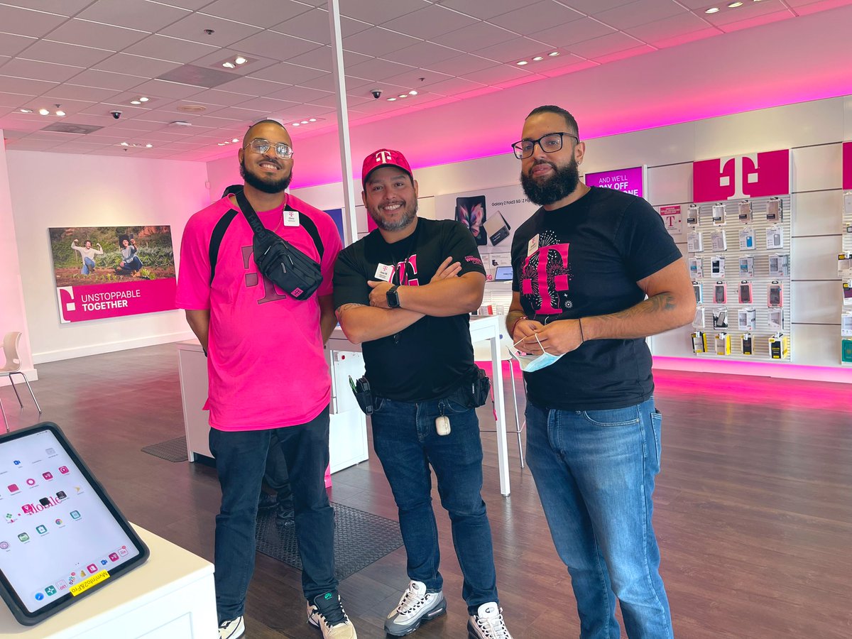 JovCryptoPlug's tweet photo. 3 Kings Changing The Wireless Game #Magentafamily #MagentaLife #TeamMagenta #Hudson🔥 #TheWestWing💸 #TMobile #NERules https://t.co/RskGnSCwTj