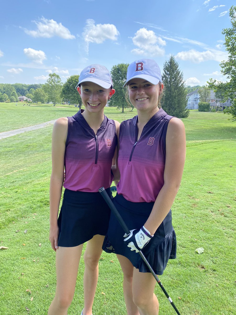 ⛳️💗Broke out our new unis for the match play Moorseville Invite ⛳️💗 Great playing braves! Get up prep 🙌🏻