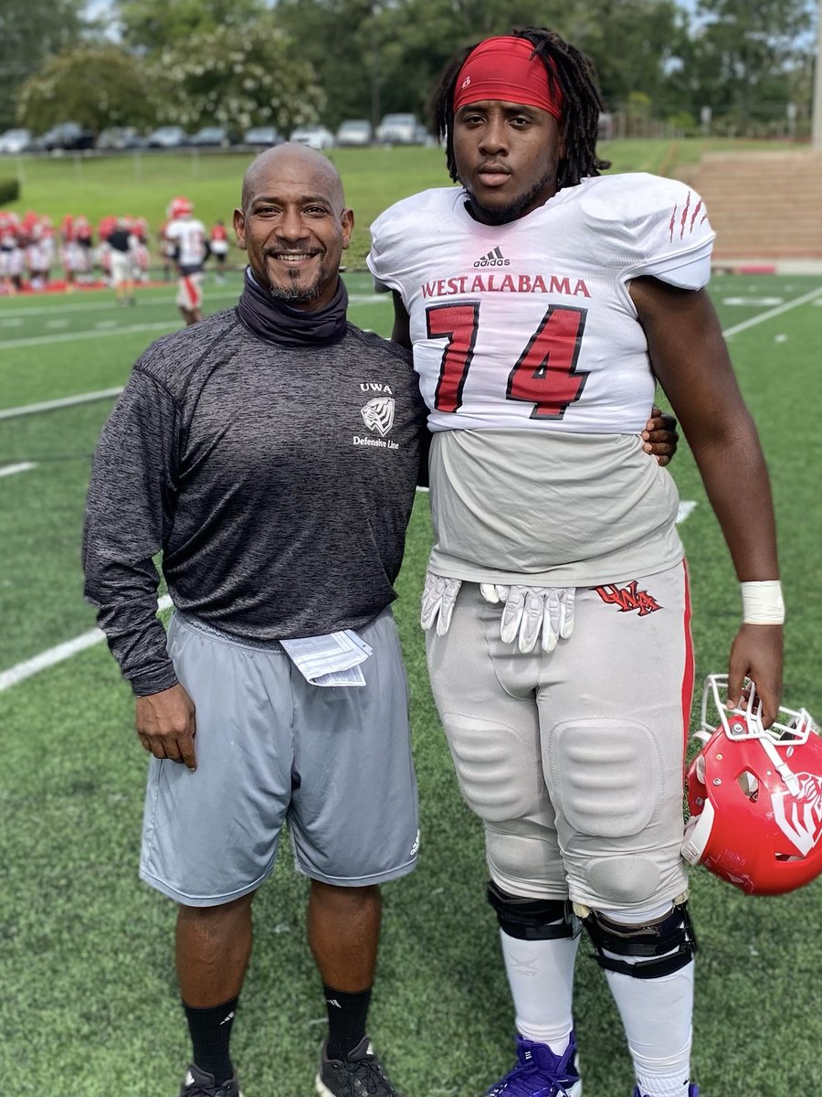 CoachRAPinilla's tweet photo. Shout out to this #BossHawg @jg__74 he’s a CORE guy in the #Trenches &amp; a dependable brother for @uwa_football #OneTeamOneLove https://t.co/awnozM3hqT