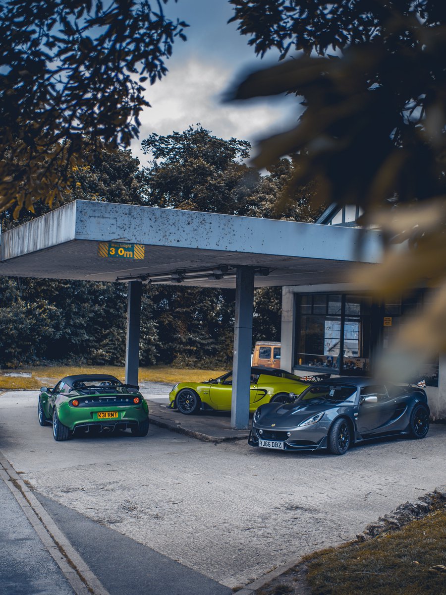 JonRGorman's tweet photo. Earlier this week I got to do this with some mates. Love roaming the Peak District. #lotus #peakdistrict #roadtrip #photography #videography #PhotoOfTheDay https://t.co/nLFcGZPwst
