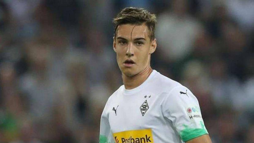 BayernMunich_GO's tweet photo. 🛑ULTIMANDO EL MERCADO 🛑

Apunten estos 3️⃣ nombres:

👉Ridle Bakú 🇩🇪 lateral que milita en el @Wolfsburg_GO

👉Florian Neuhaus 🇩🇪 mediocentro del @borussia_es

👉Florian Wirtz🇩🇪 mediapunta perteneciente a @bayer04_es

#Bundesliga #FCBayern #MiaSanMia
Fuente: @BILD_Sport https://t.co/QOmFU7LMXK