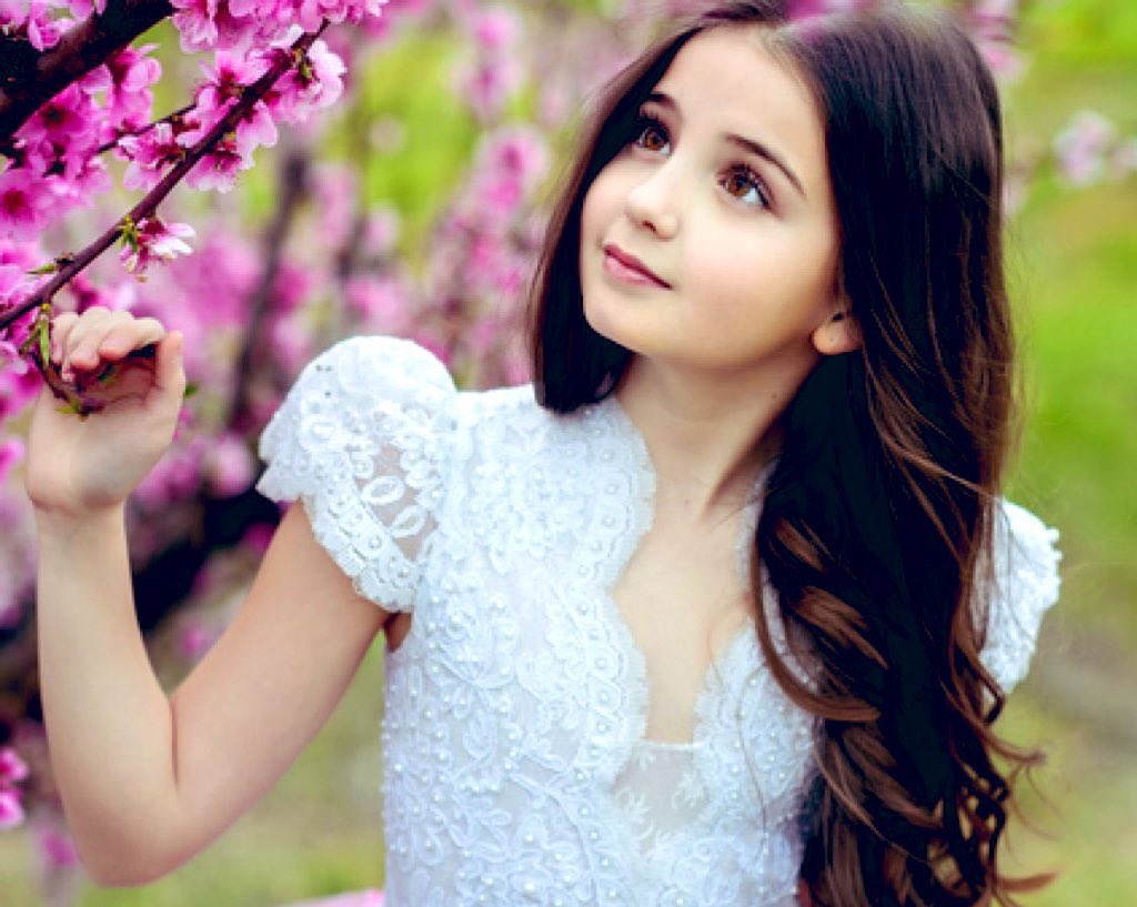 Cute girls especially for you. Девочка. Детская фотосессия с цветами. Cute girls especially for you. Девушки cute.