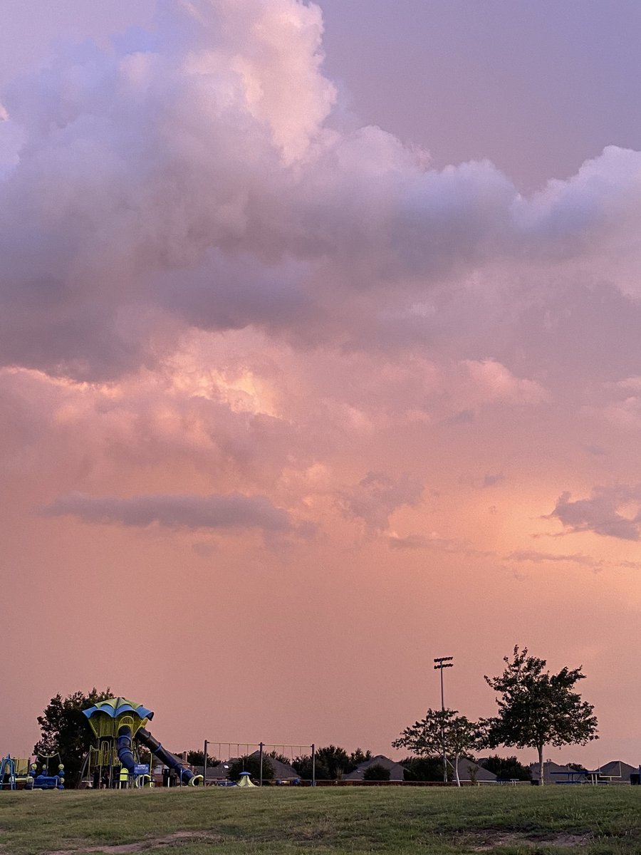 bitchuguesdit's tweet photo. Yogurt sky https://t.co/6WHAsncVK1