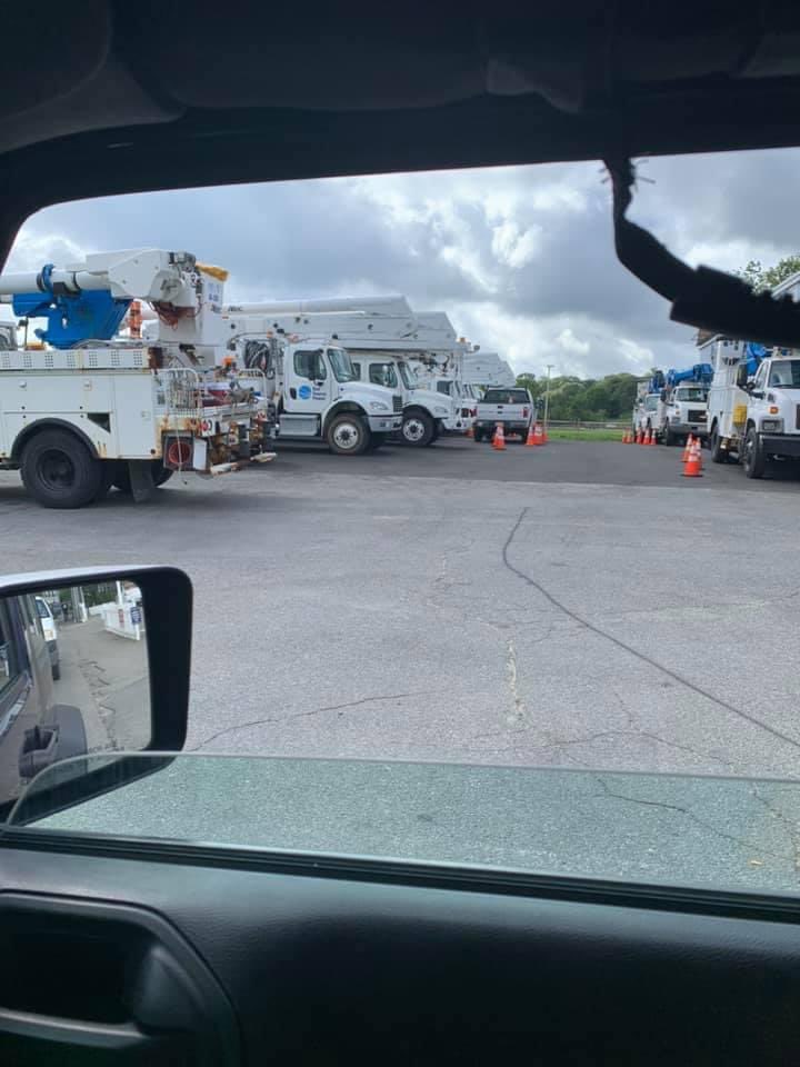TTBerry's tweet photo. The utility life! #prestaging#icanfillarole#marthasvineyard#henri https://t.co/VYHCV4tCzb
