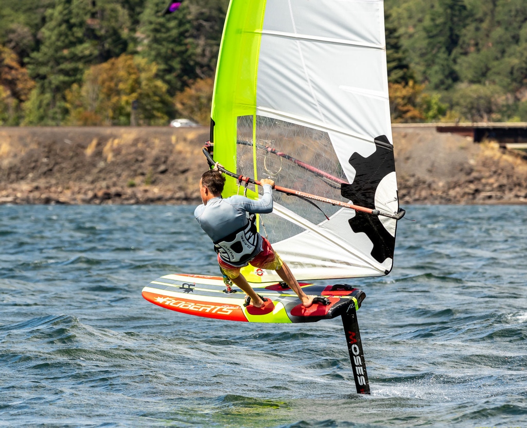 Sailworks's tweet photo. Sam Bauer high on his foil gear.
Photo by Bob Stawicki
#sailworks #windfoiling #windfoil #windsurfing #windsurf https://t.co/zdsDY82t9T