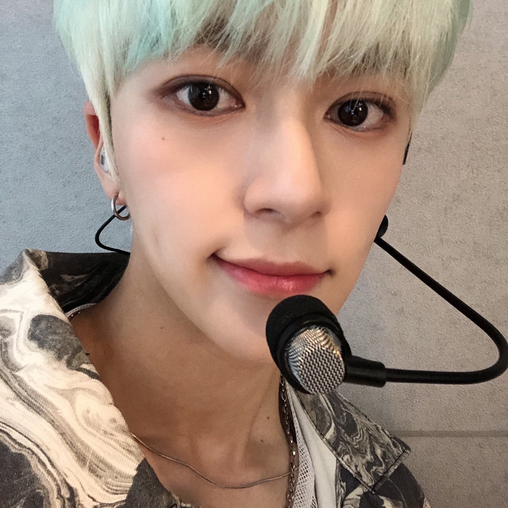 cukeypy's tweet image. 📷210821

¿Disfrutaste el escenario ~~?! 🧐 
Que tengas un buen día hoy CU:KEY🍪❣️

#환 #HWAN