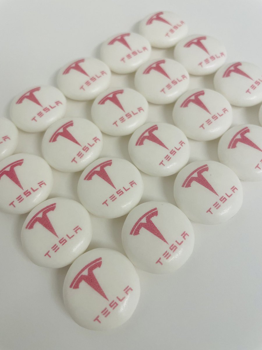 printedsweetsuk's tweet photo. @teslaownersSV @elonmusk @Tesla Our Tesla branded mints The ultimate accessory for the ultimate car 😋😍🍬 https://t.co/7YgNpJx5bP