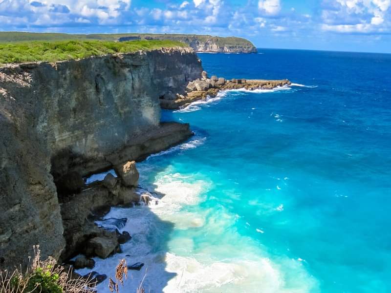 EndlessPalmTrav's tweet photo. Nope, not in Europe or South Africa. It's Pointe de la Grande Vigie on the (French) Caribbean island of Guadeloupe!

#guadeloupe #guadeloupeislands #caribbean #caribbeantravel #french #frenchie #caribbeansea #coast #coastalliving #beachgram #cliff #roomwithaview #beachlover https://t.co/mKZYPVIKnW